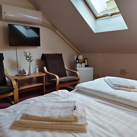 Hotel Bily Konicek Třeboň Esterno foto