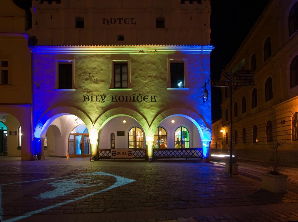 Hotel Bily Konicek Třeboň Esterno foto