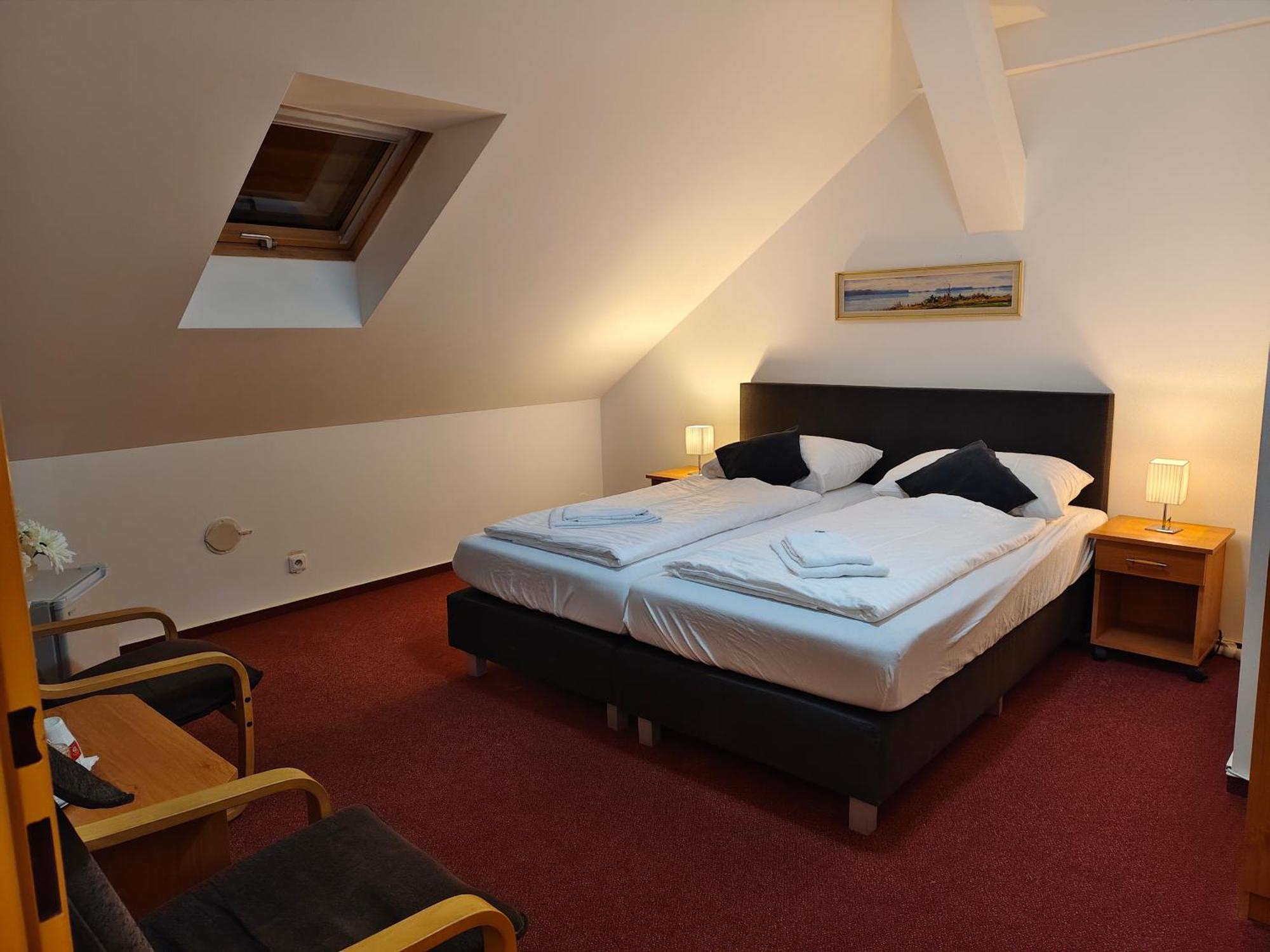 Hotel Bily Konicek Třeboň Esterno foto