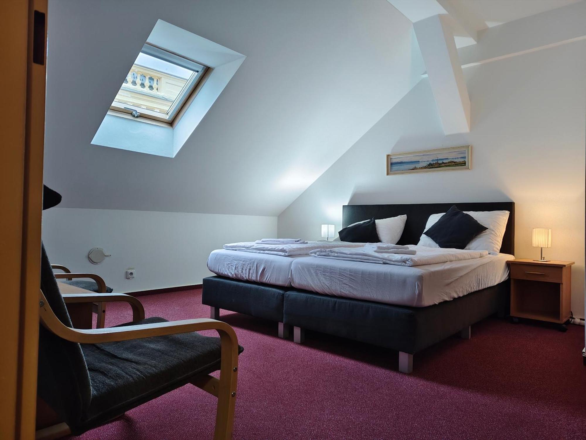 Hotel Bily Konicek Třeboň Esterno foto
