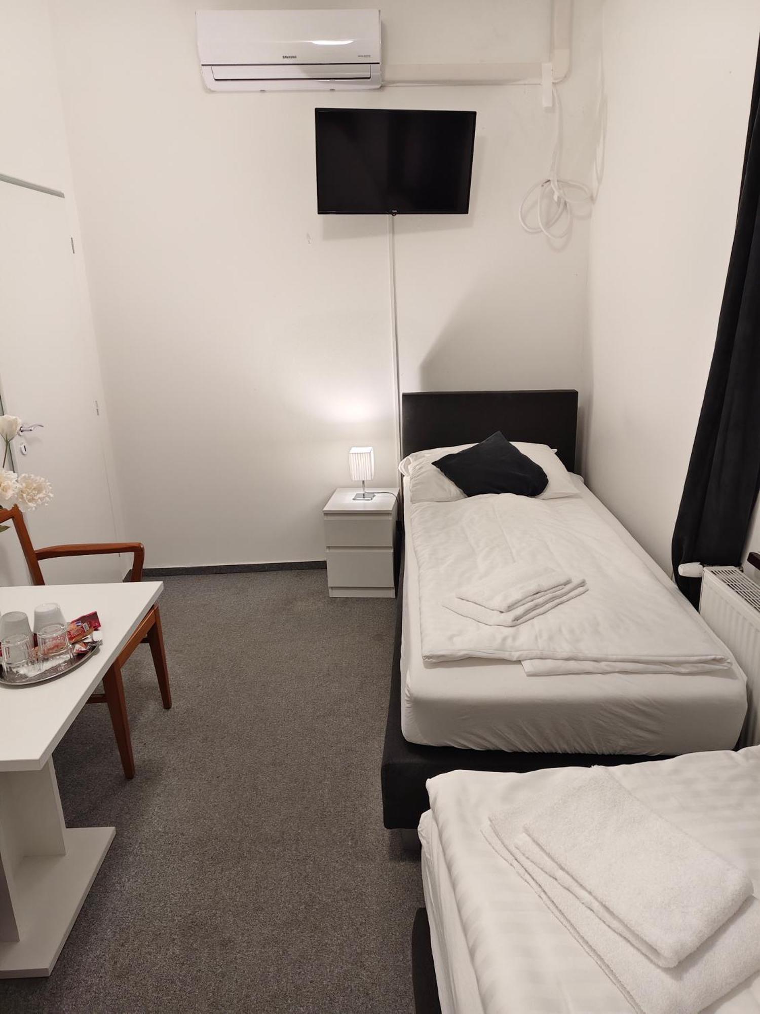 Hotel Bily Konicek Třeboň Esterno foto