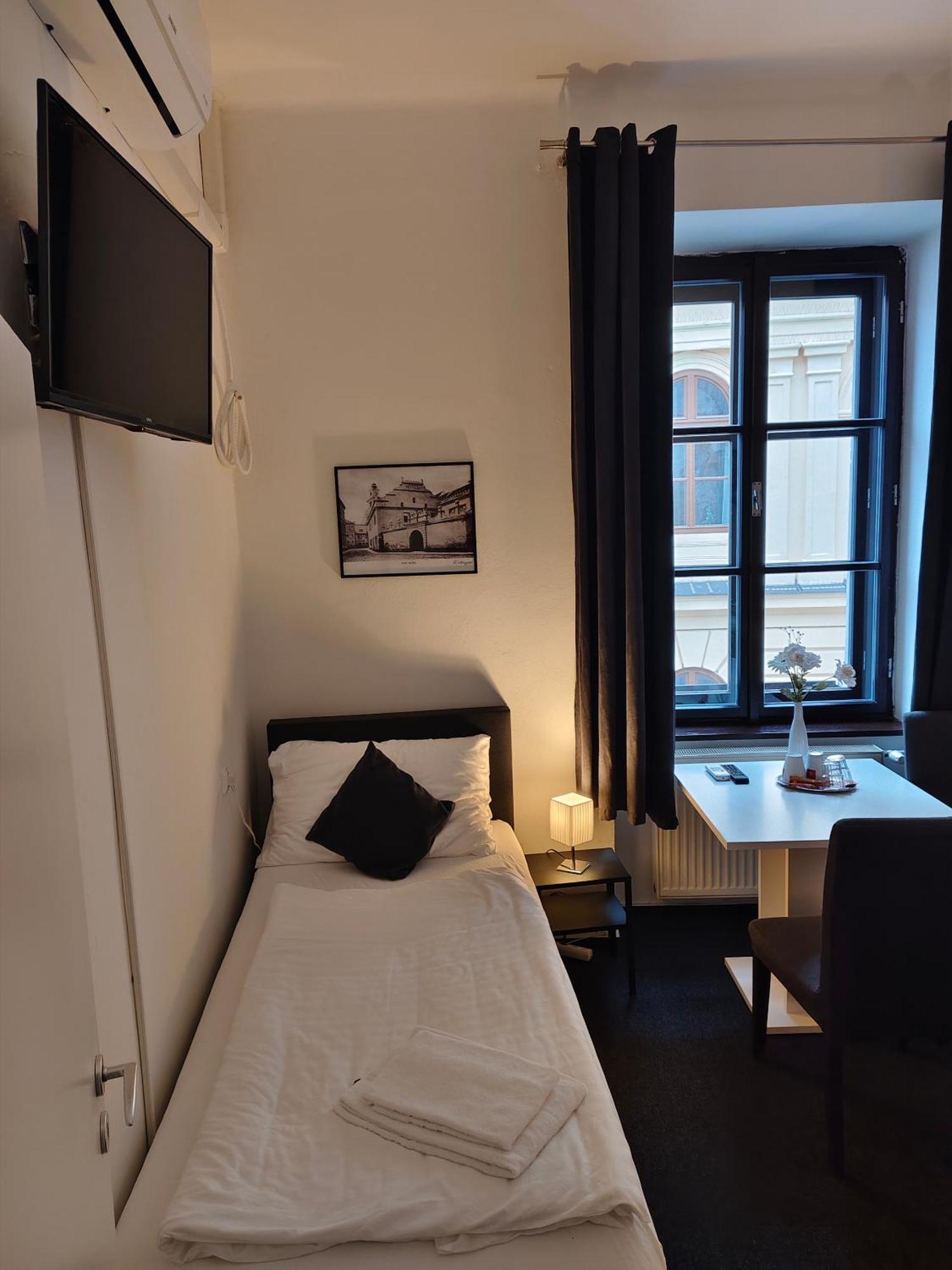 Hotel Bily Konicek Třeboň Esterno foto