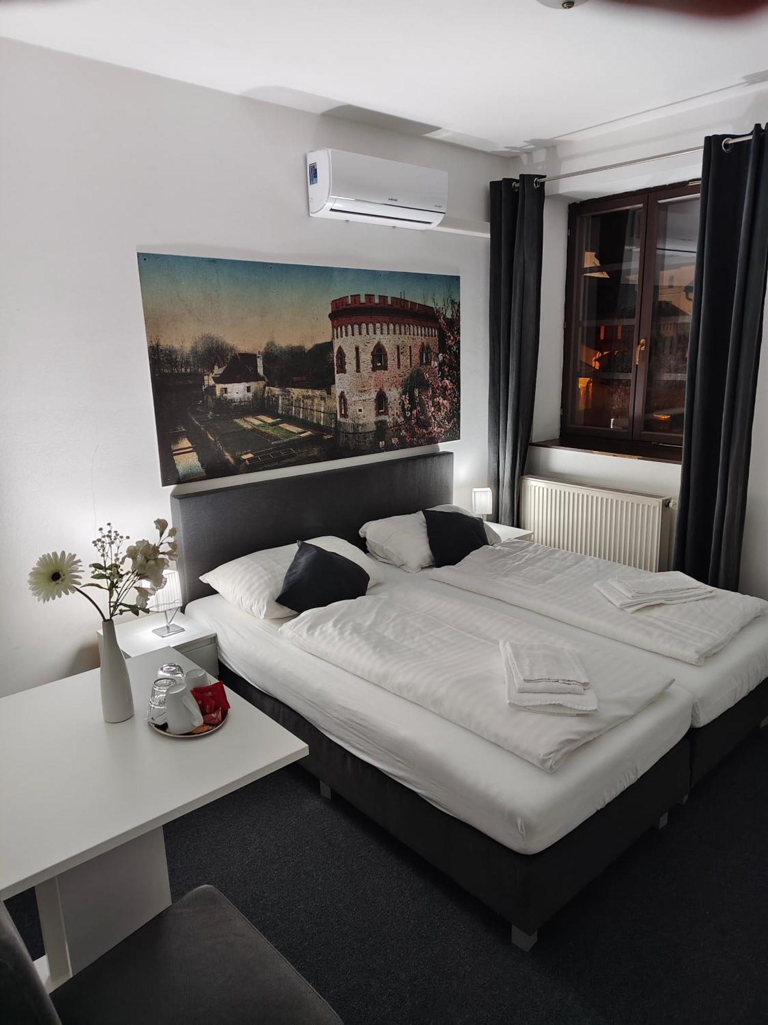 Hotel Bily Konicek Třeboň Esterno foto