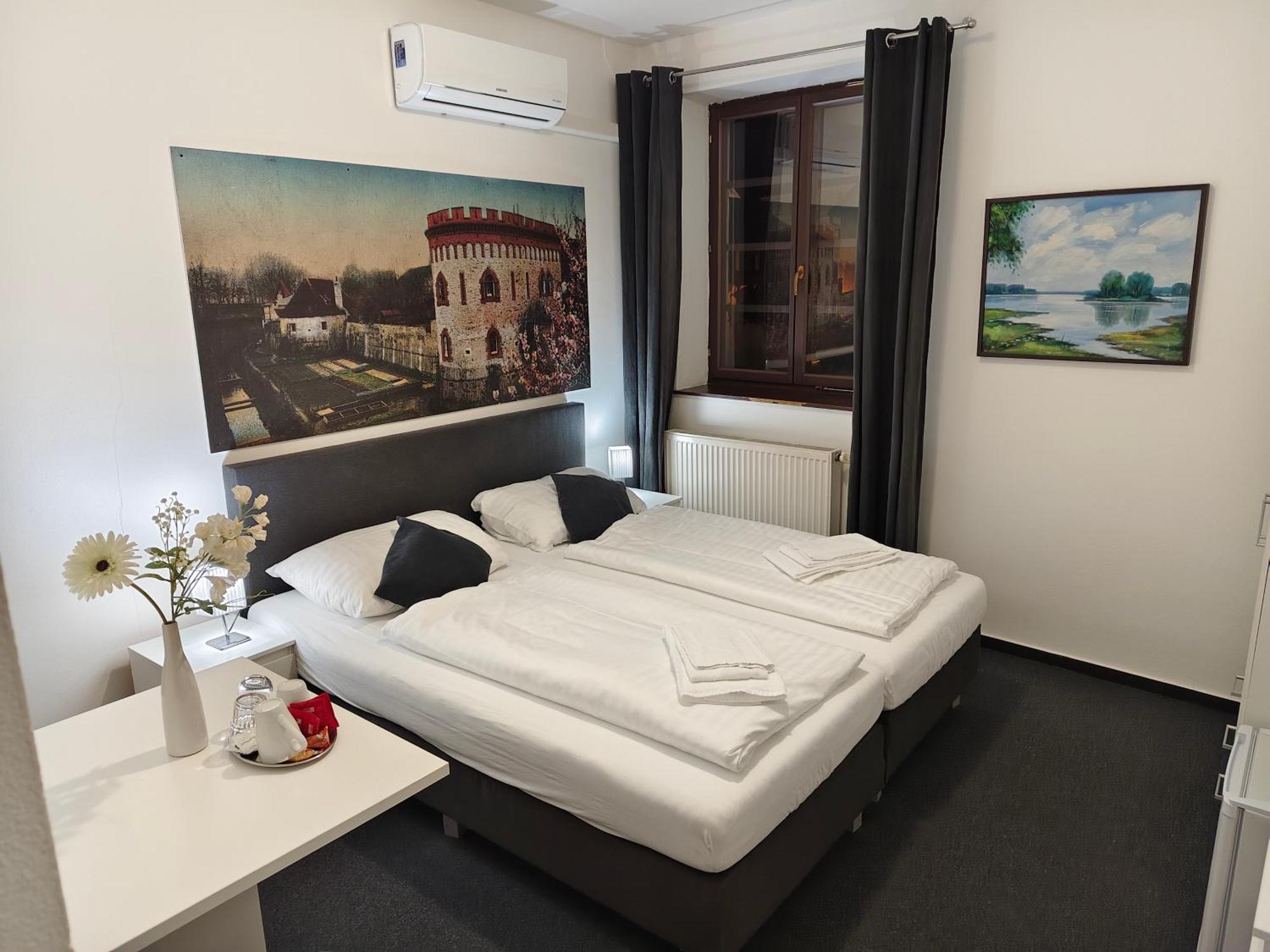 Hotel Bily Konicek Třeboň Esterno foto