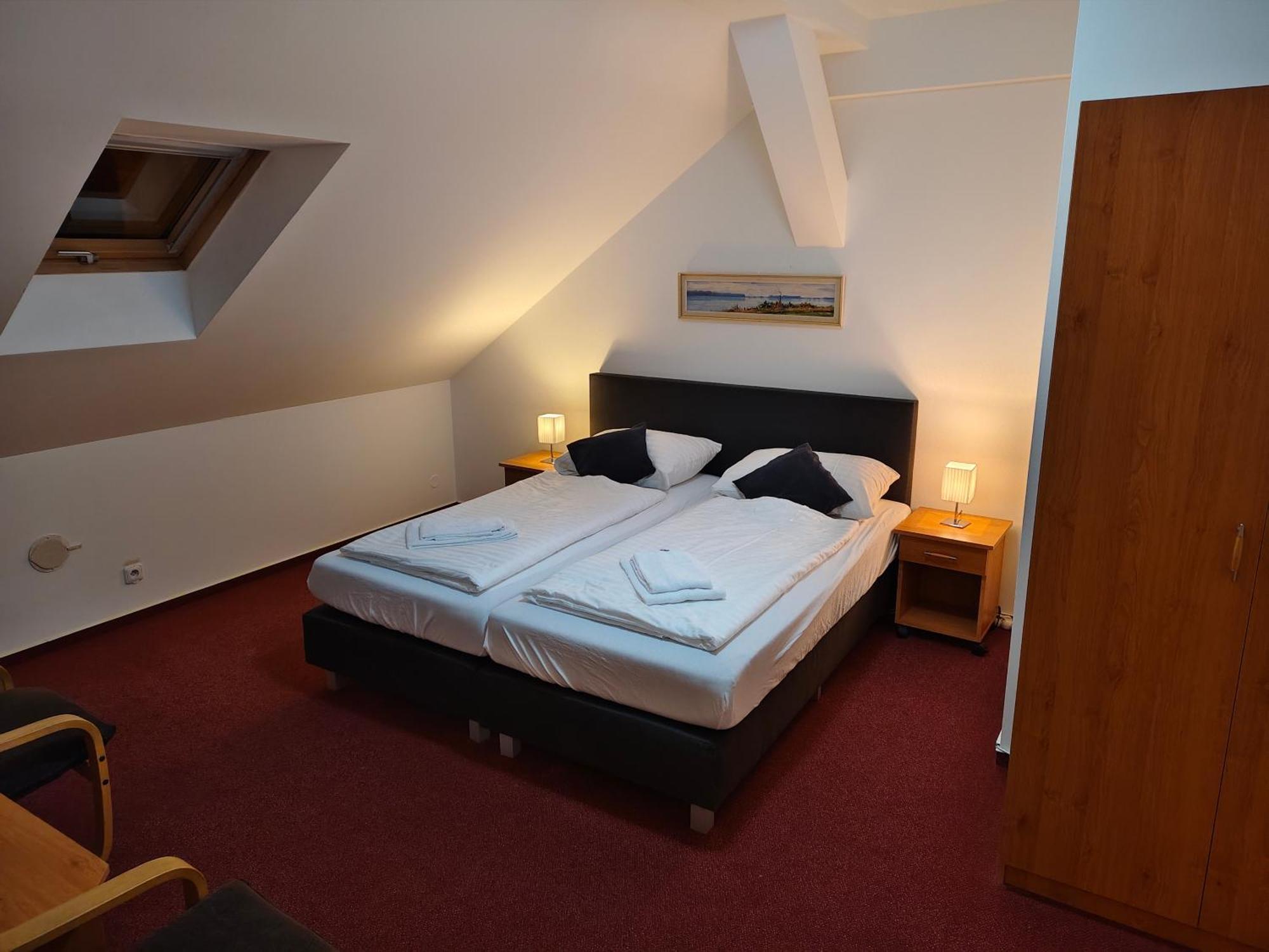Hotel Bily Konicek Třeboň Esterno foto
