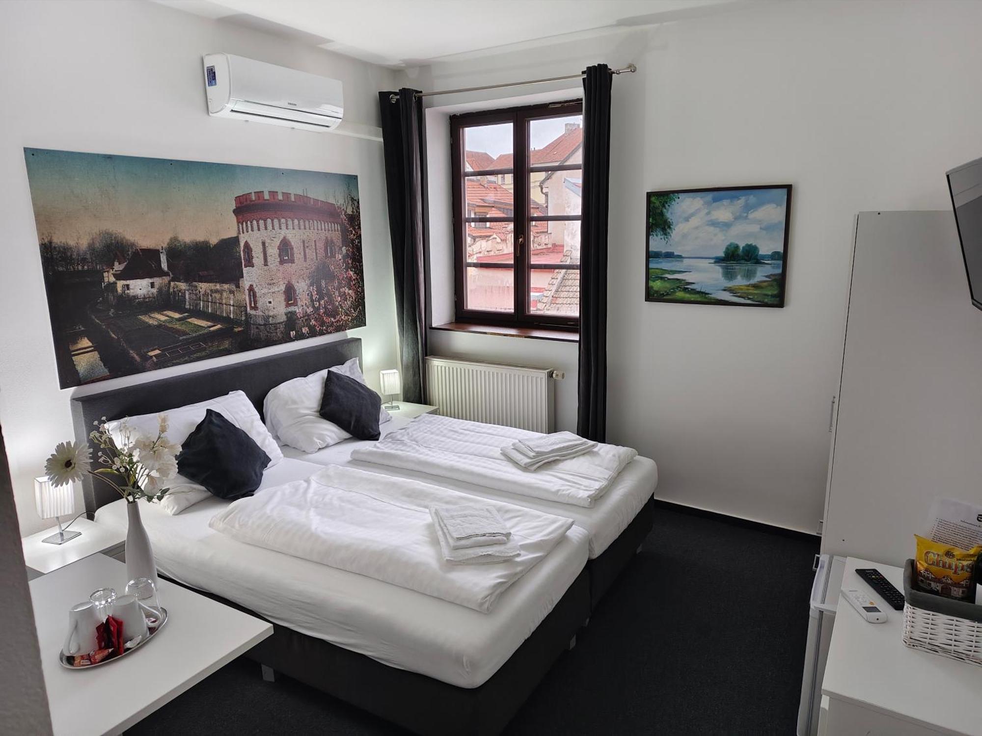 Hotel Bily Konicek Třeboň Esterno foto