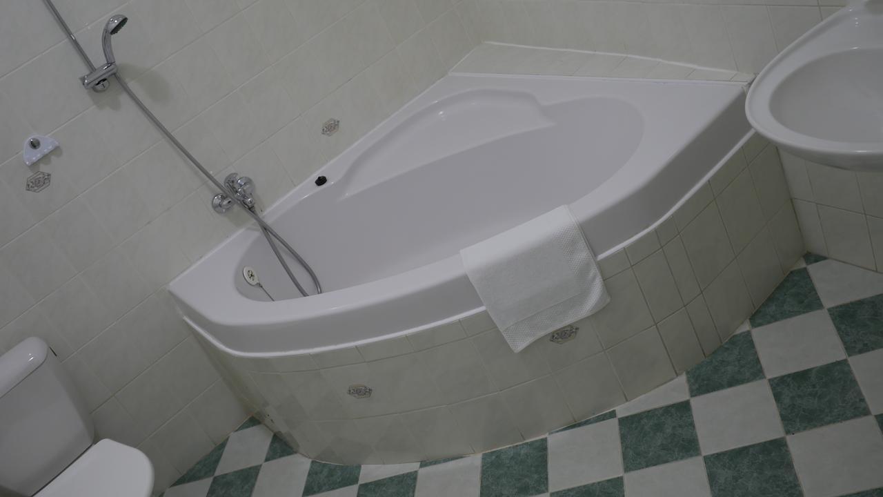 Hotel Bily Konicek Třeboň Esterno foto