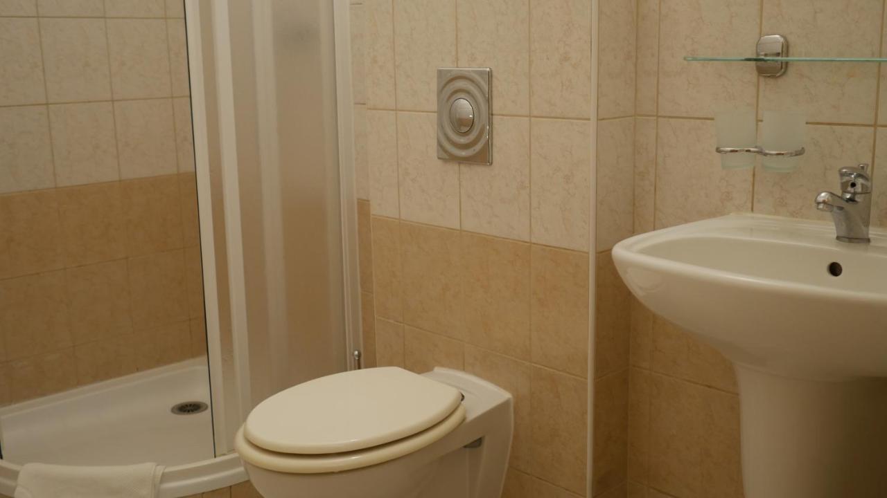 Hotel Bily Konicek Třeboň Esterno foto