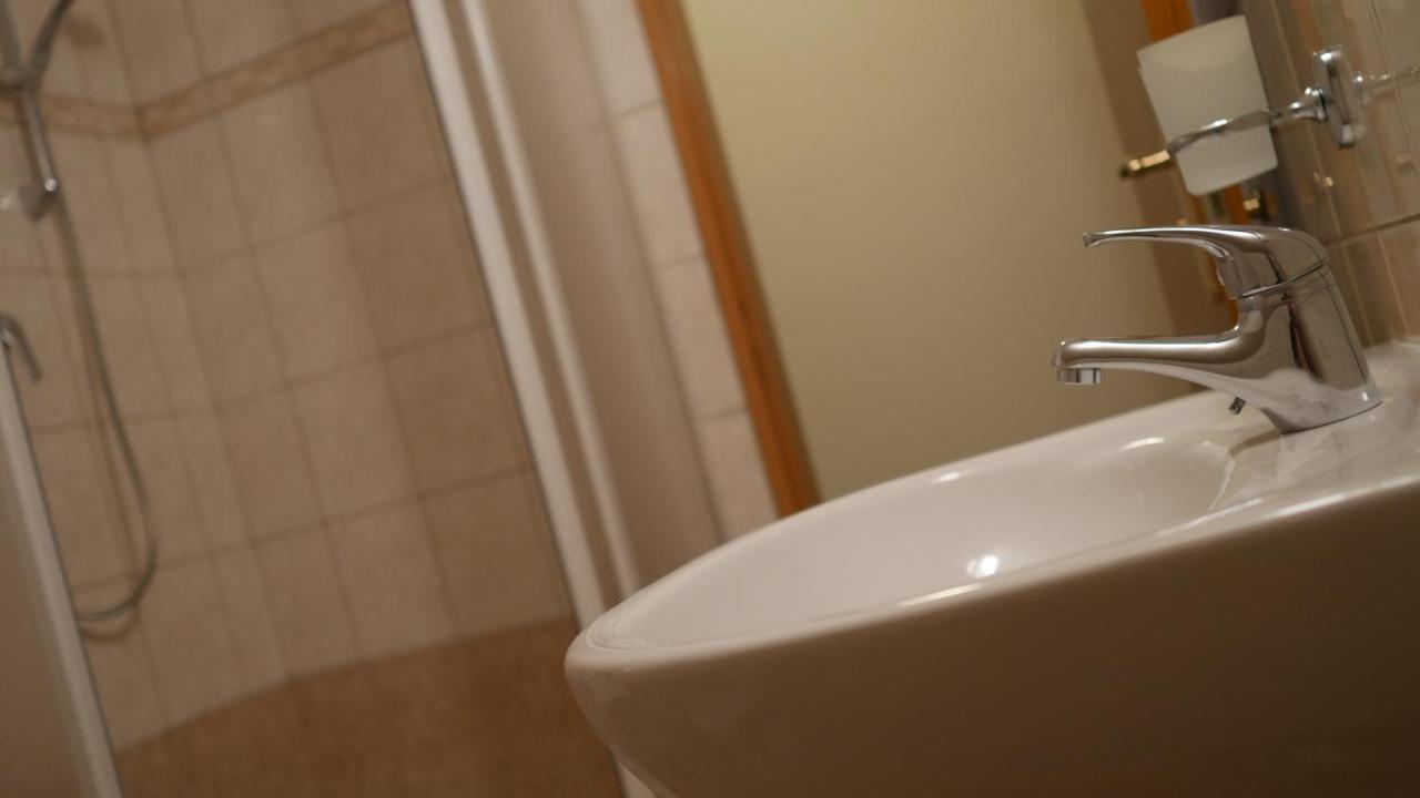 Hotel Bily Konicek Třeboň Esterno foto