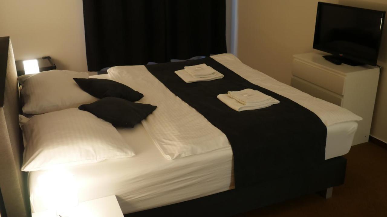 Hotel Bily Konicek Třeboň Esterno foto
