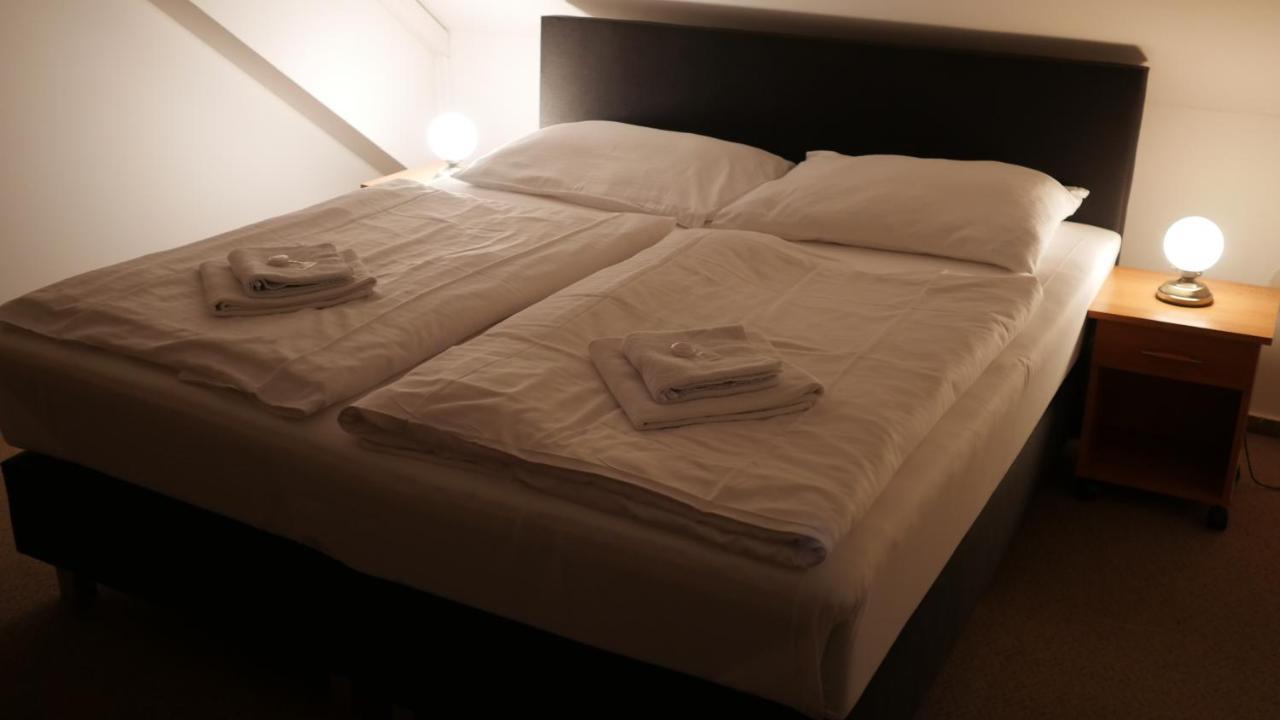 Hotel Bily Konicek Třeboň Esterno foto