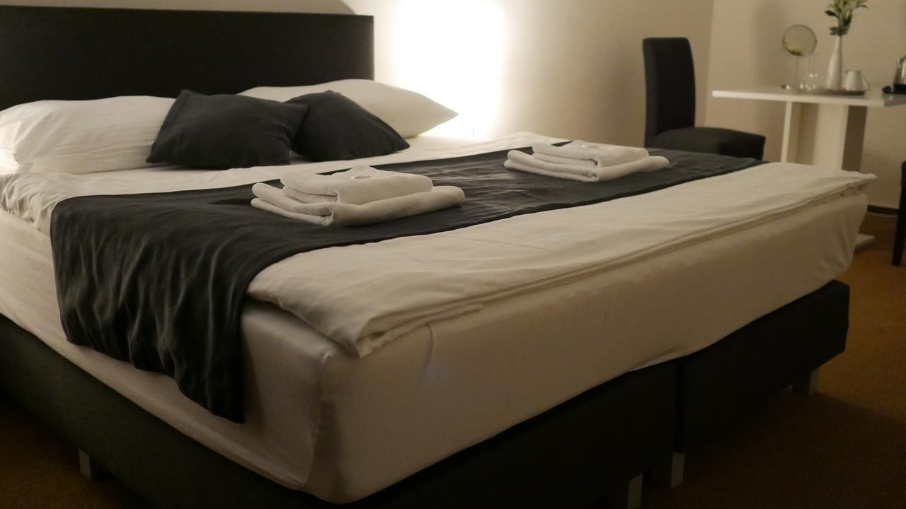 Hotel Bily Konicek Třeboň Esterno foto