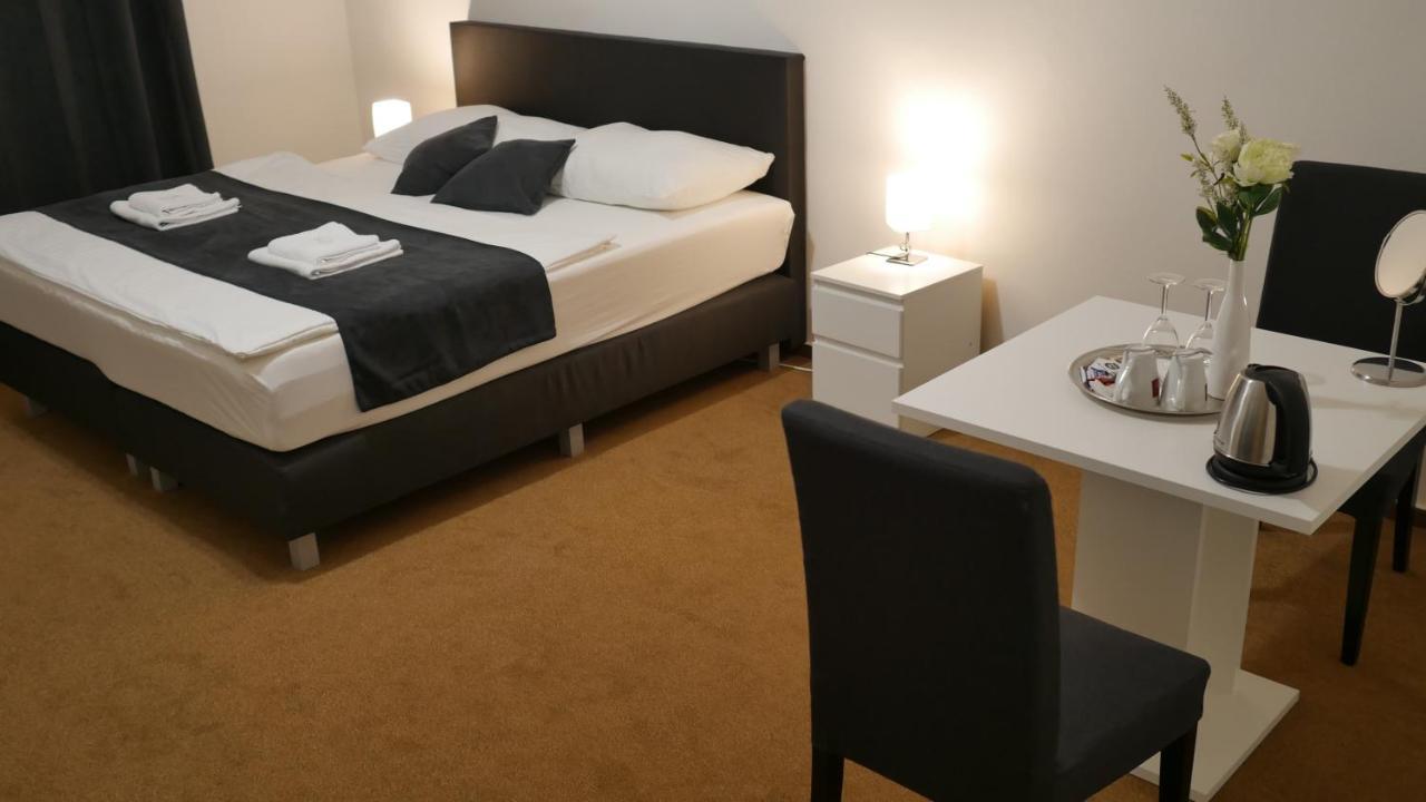 Hotel Bily Konicek Třeboň Esterno foto
